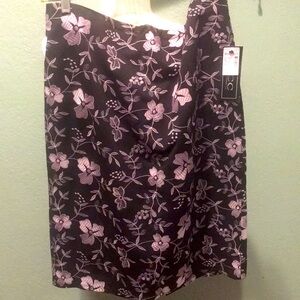 NWT Midi skirt from NYCC size Large is black with lilac embroidery flowers